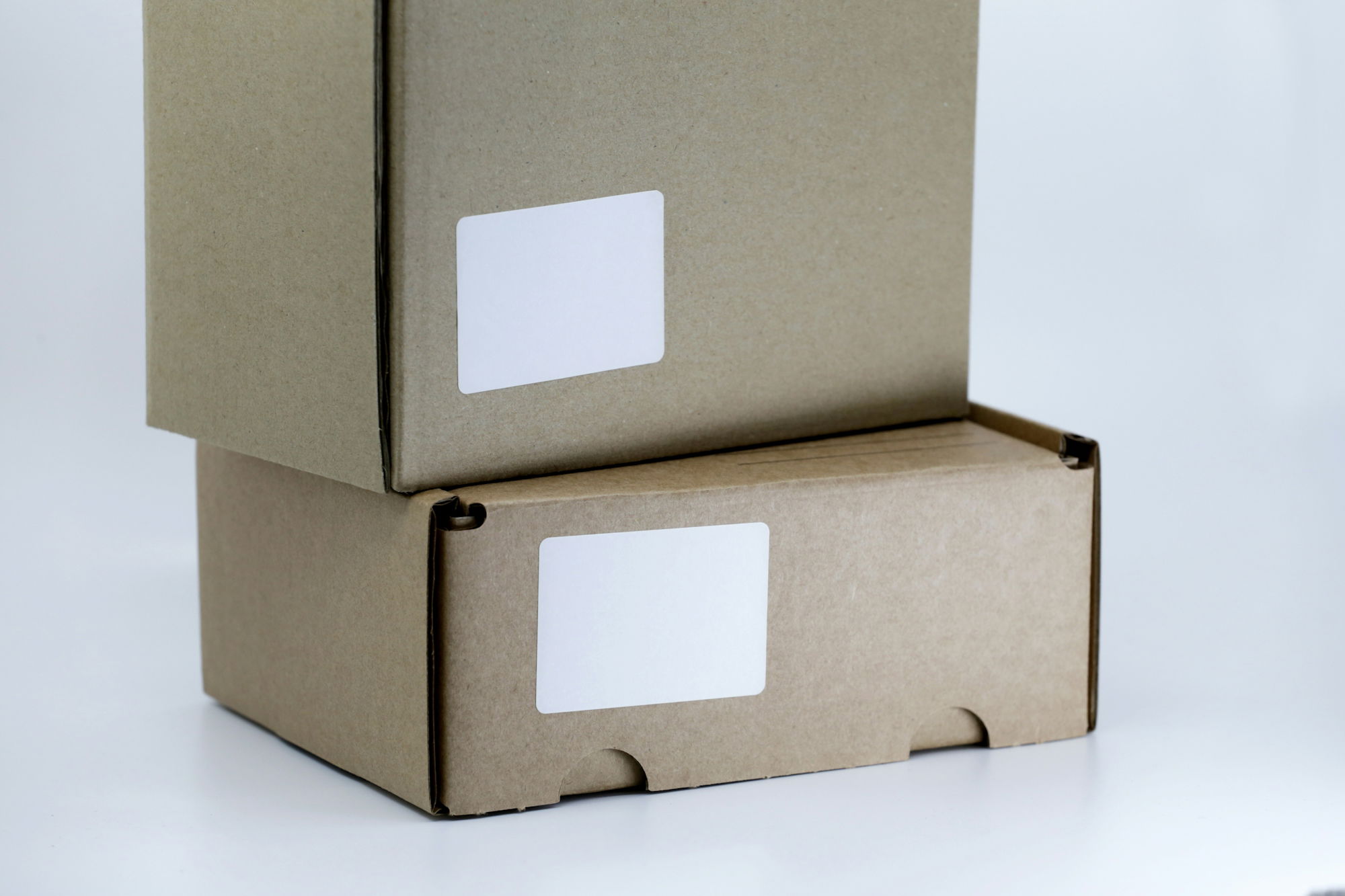 brown-cardboard-box-on-white-table.jpg brown cardboard box on white table
